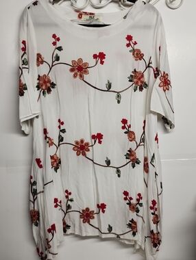 ME Makeover Essentials White Top with Red and Rust Floral Embroidery Size 2XL